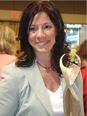 Susan Leger Ferraro receives the Athena Award